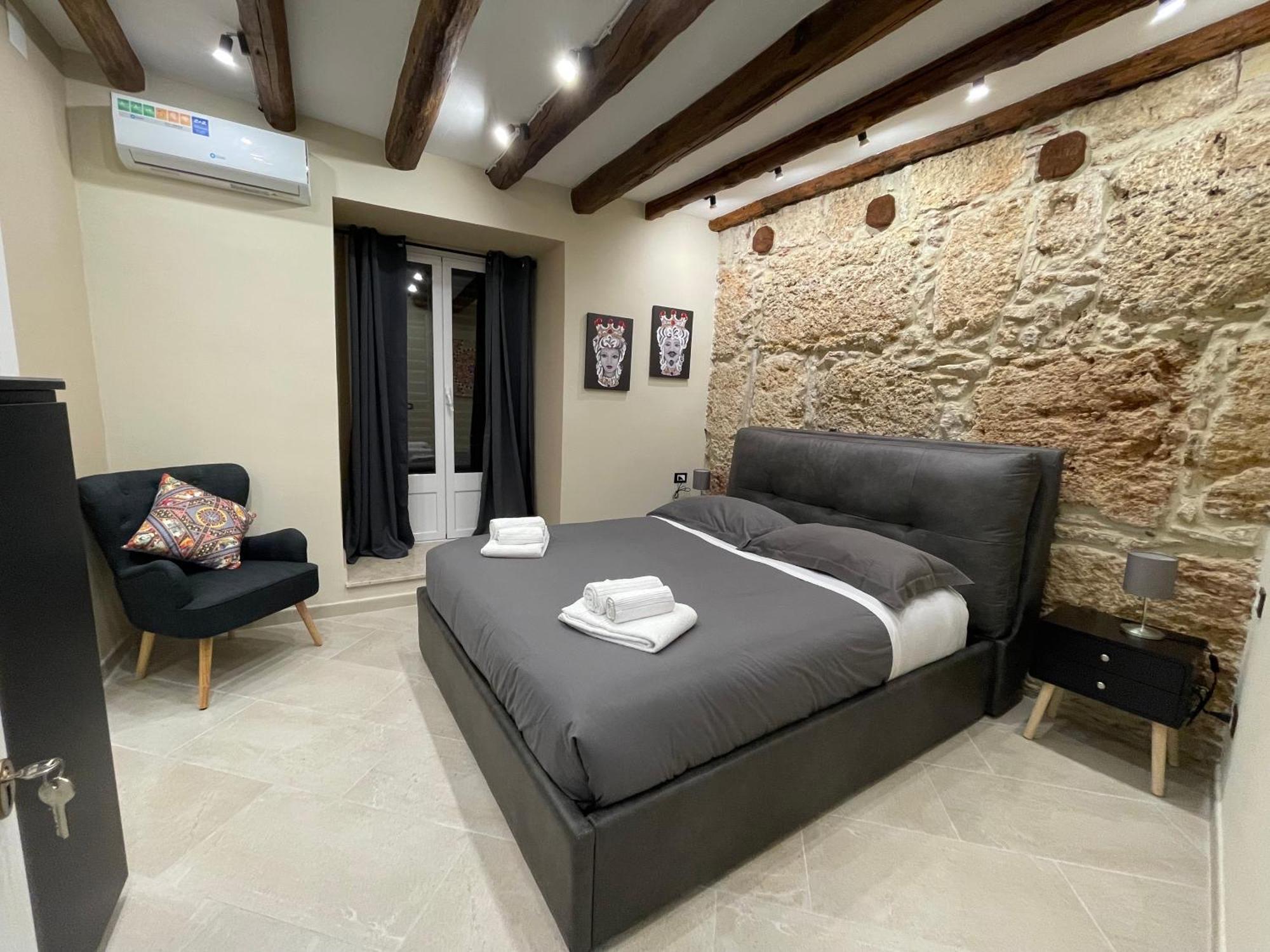 Tommy'S Rooms Palermo Exterior photo